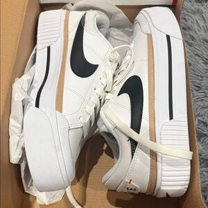 Nike White and Black Women's Sneakers